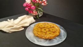 Sorprende con esta elegante tatín de piña caramelizada, una fusión entre el refinamiento francés y el sabor vibrante de lo tropical
