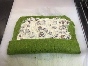 Brazo gitano de Espinacas con queso Crema y Setas