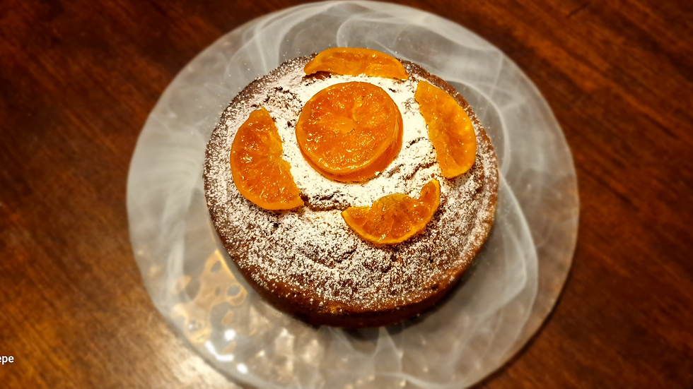 El sabor dulce de la naranja combinado con trocitos de chocolate y la esponjosidad del bizcocho hacen de esta receta una delicia