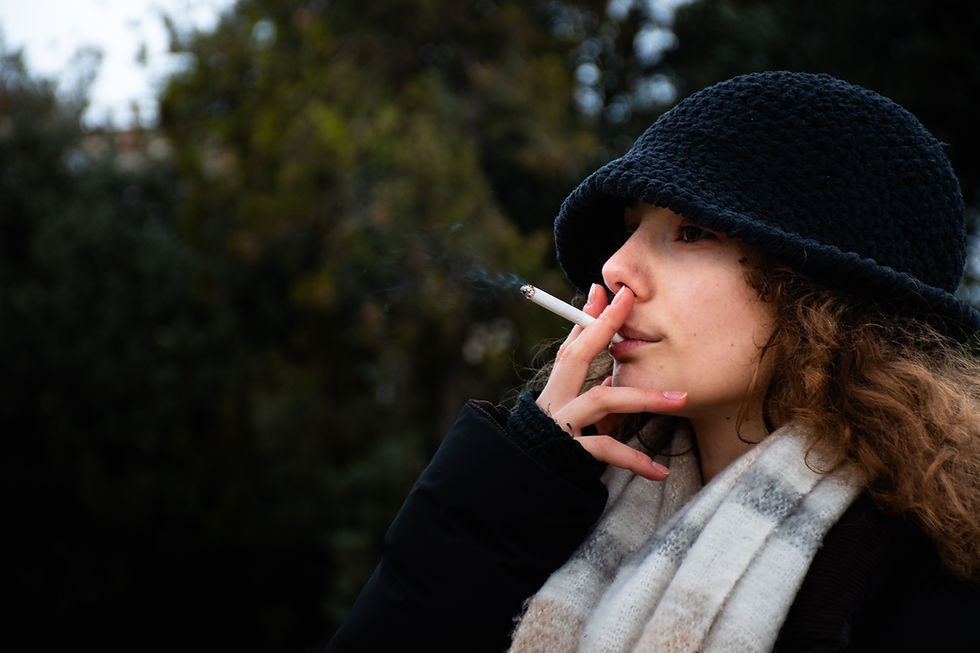 Portrait d'une femme qui fume