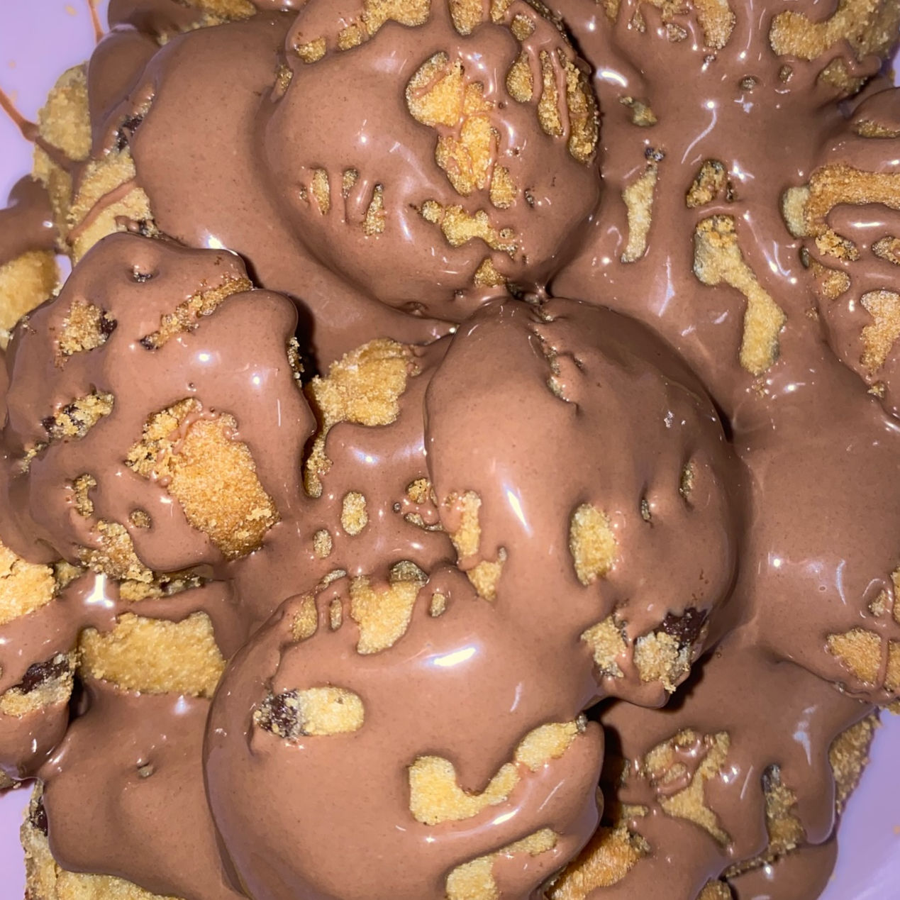 Crunchy Cookies + Chocolate Dip