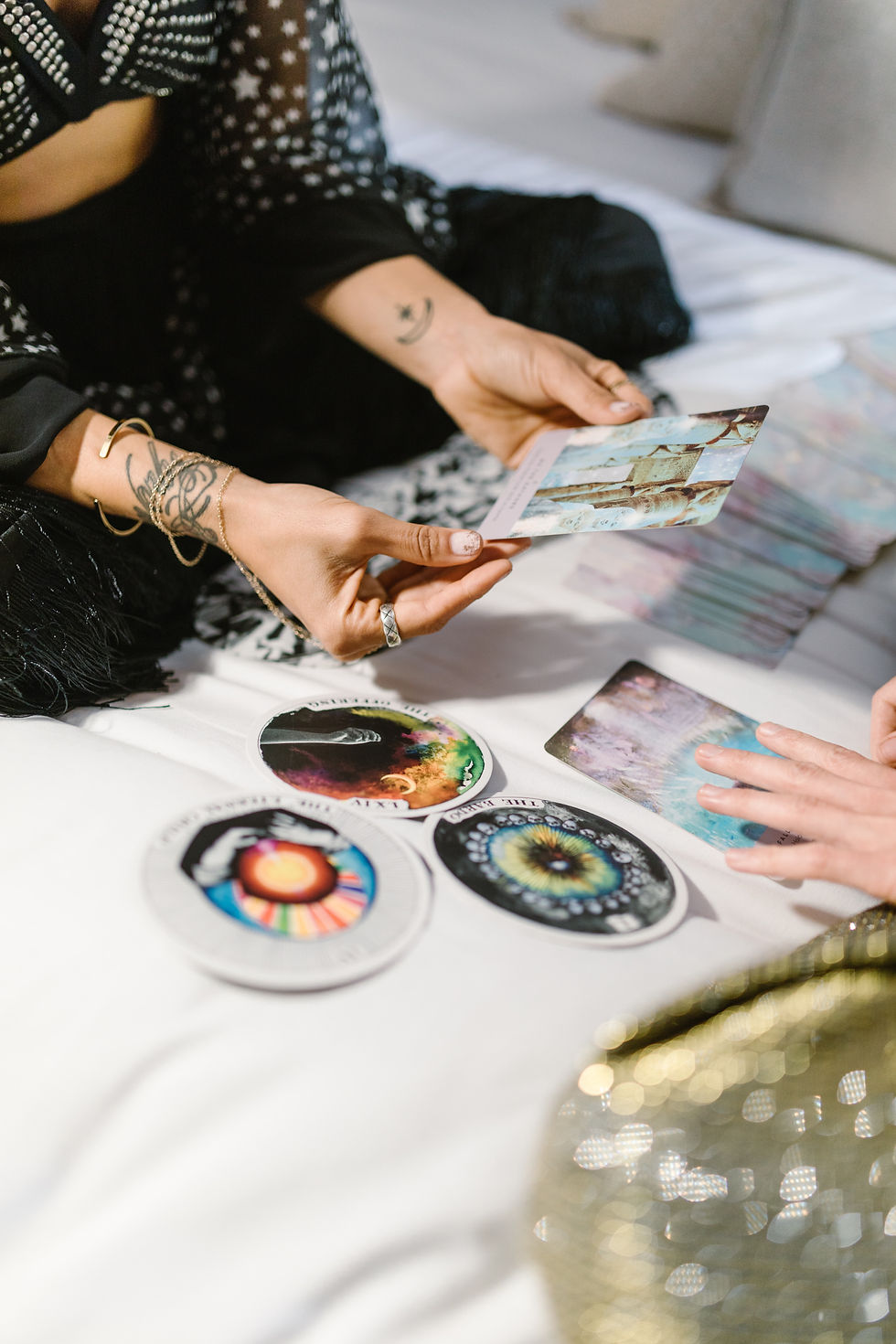 virtual tarot reader in Slidell LA performing a reading