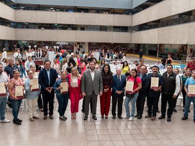 Entrega Ismael Burgueño 96 tÃtulos de propiedad a familias tijuanenses