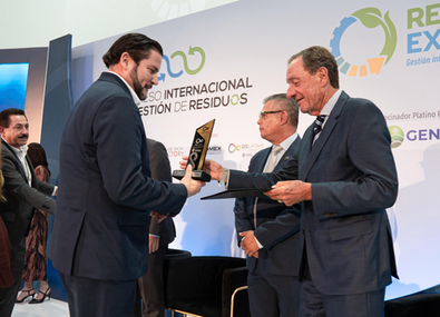 Recibe Ismael Burgueño Premio a la Trayectoria en Gestión de Residuos 2026 por el programa ‘Tijuana: Ciudad Limpia’