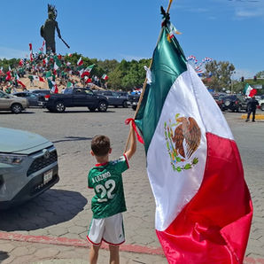 Tijuanenses celebran en la Glorieta Cuauhtémoc el triunfo de la selección mexicana