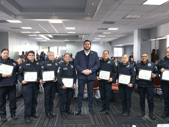 Reconoce Ismael Burgueño trayectoria y profesionalismo de mujeres policías