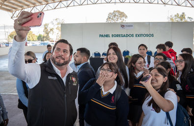 Participa Ismael Burgueño en Panel de Egresados Exitosos del CBTis 116