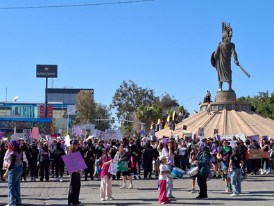 Marchan mujeres en Tijuana por el 8M