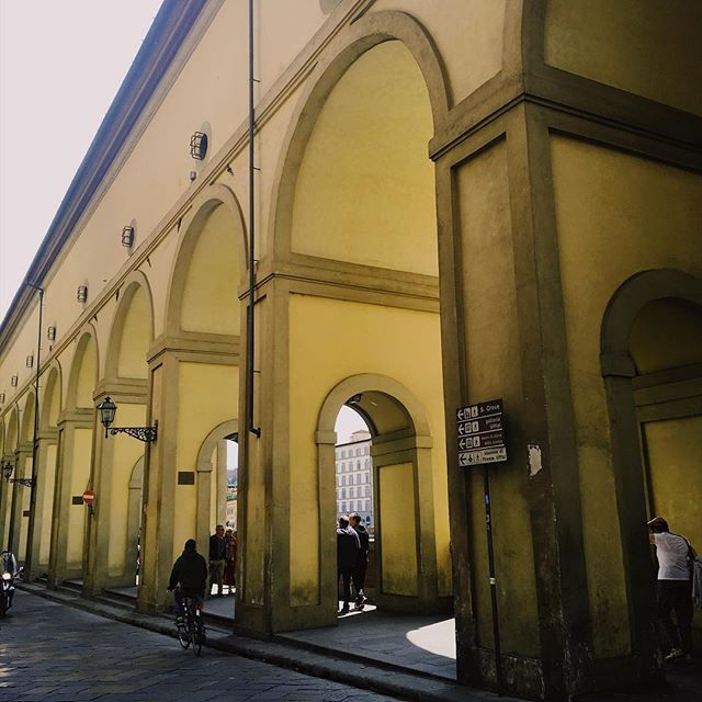 Street arch 🌇 #italy #florence #travel #photography