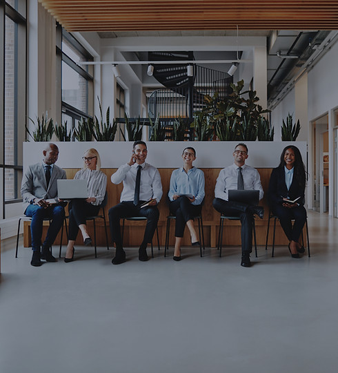 smiling-businesspeople-working-in-the-re