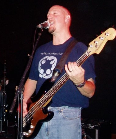 Beezo_bass.jpg