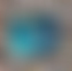 Die Infografik der Future Days von der Hettich Holduing GmbH & Co. oHG. Ganz viele verschiedene Portraits der Mitarbeitenden sind im Hintergrund leicht unscharf als Raster angeordnet, während mittig im Vordergrund eine blaue Titelgrafik den Text "FutureDays 2024 12 to 14 November" anzeigt.