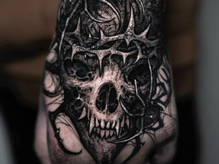 Hand Tattoos in Toronto: The Part People Notice First, And Why That’s Not a Bad Thing Anymore