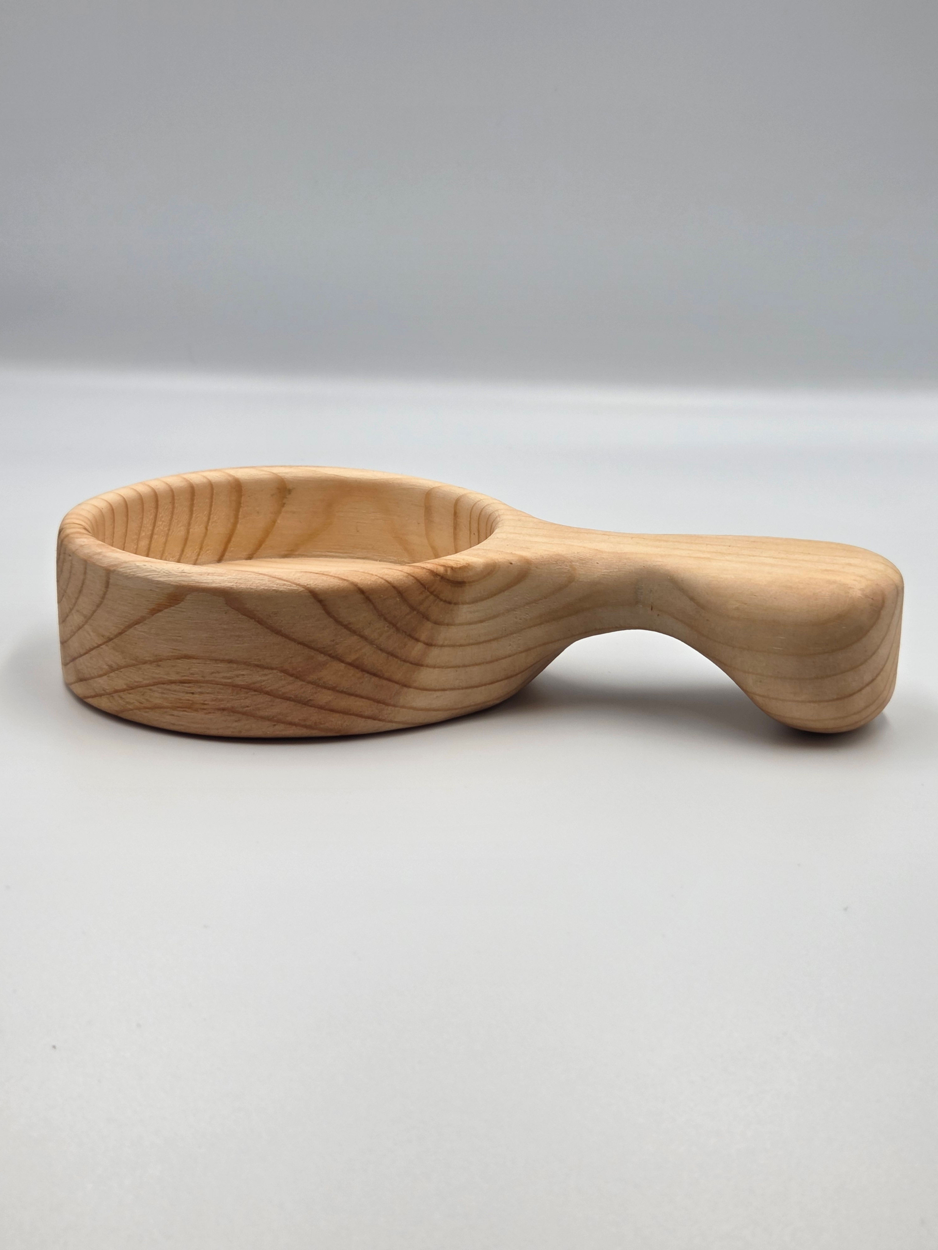 Small dish with a handle