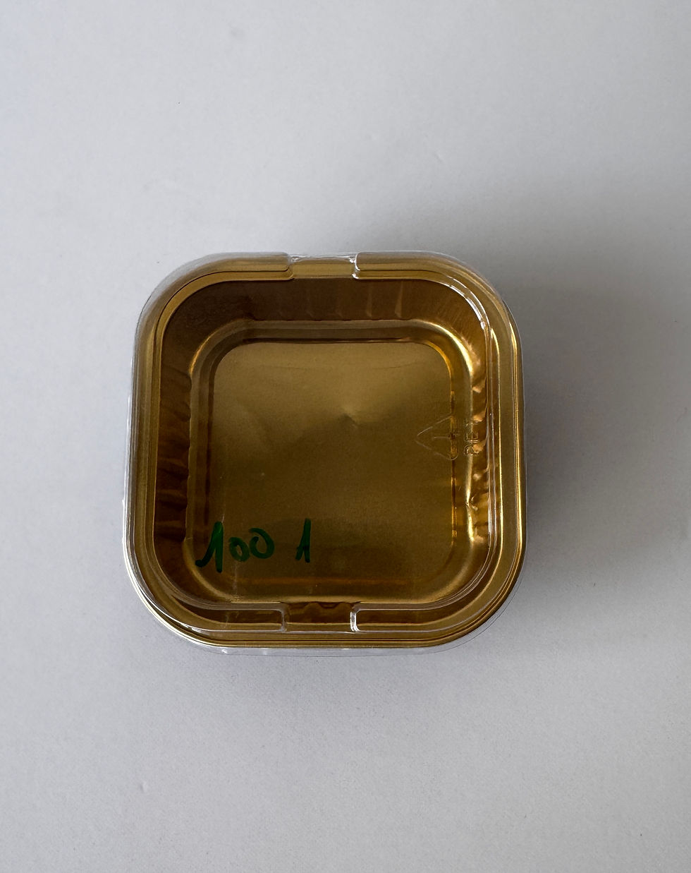 תמונה ממוזערת: AP100A תבנית אלומיניום ריבוע זהב שחור