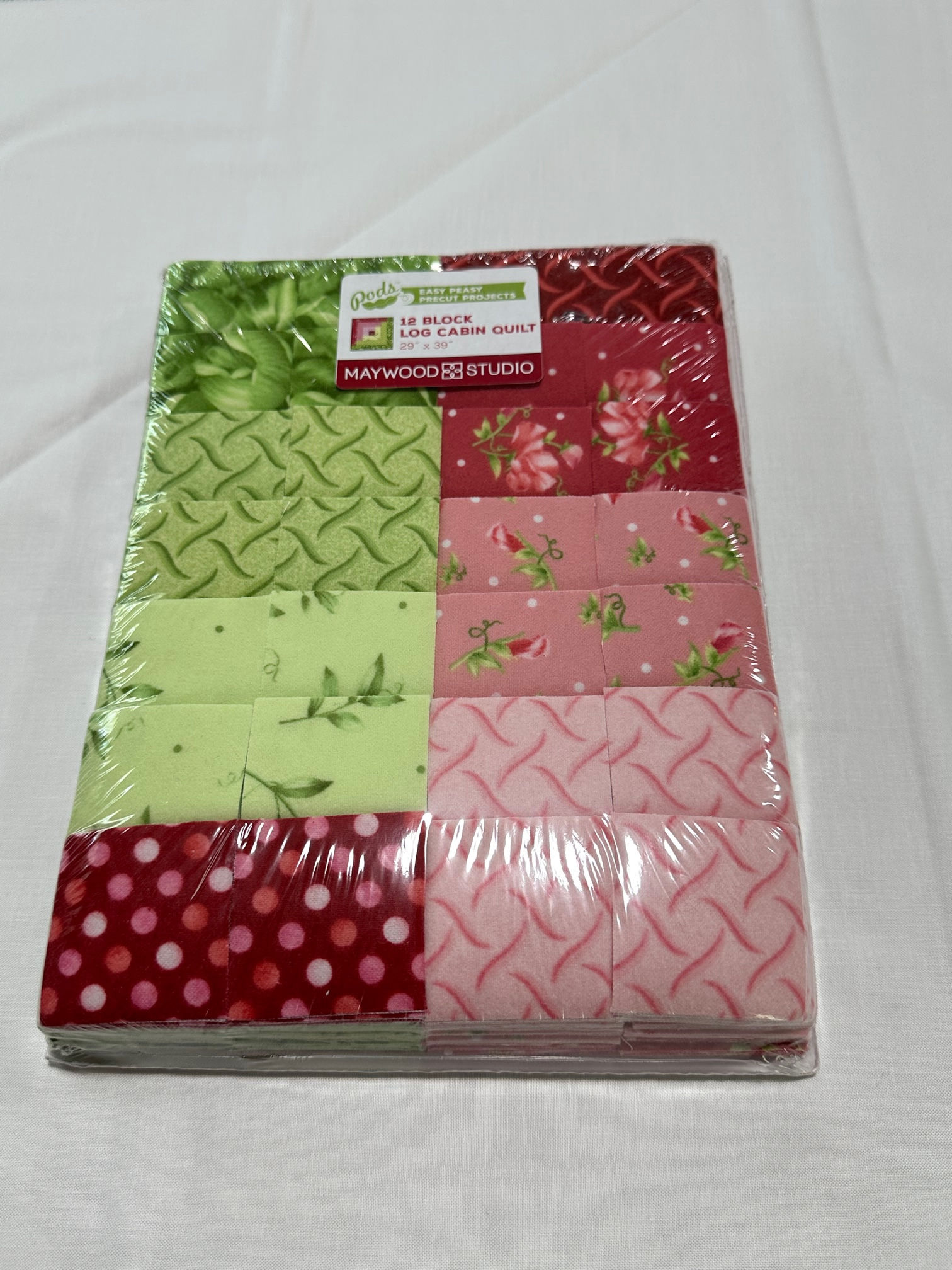 12 Block Log Cabin Quilt kit 29"x39" Sweet Pea By Maywood Studios POD-MAS02-SWPF