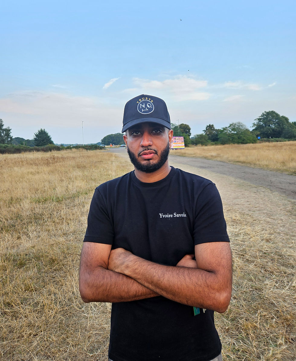 Thumbnail: CLASSIC BLACK, WHITE & GOLD TRUSTS NO.1 SUEDE MESH CAP - BLACK