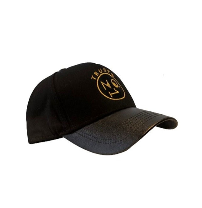 Thumbnail: BLACK & GOLD TRUSTS NO.1 LOGO COTTON / LEATHER BASEBALL CAP- Black