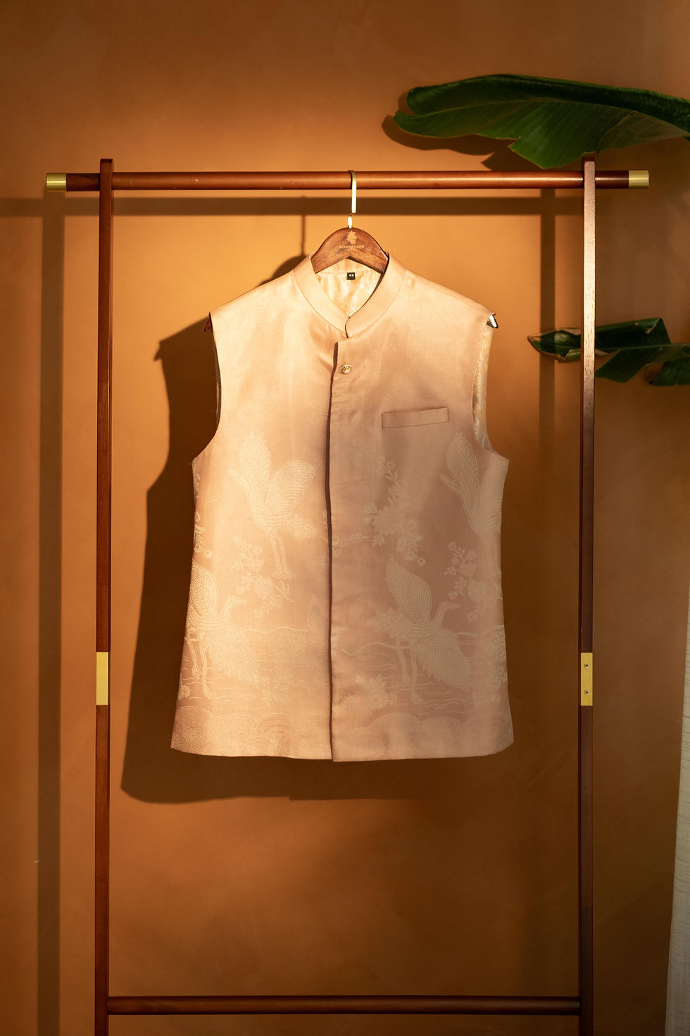 Singarajah- Full view of the Peach Celestial Crane Bundi, ideal for weddings, receptions and special occasions.