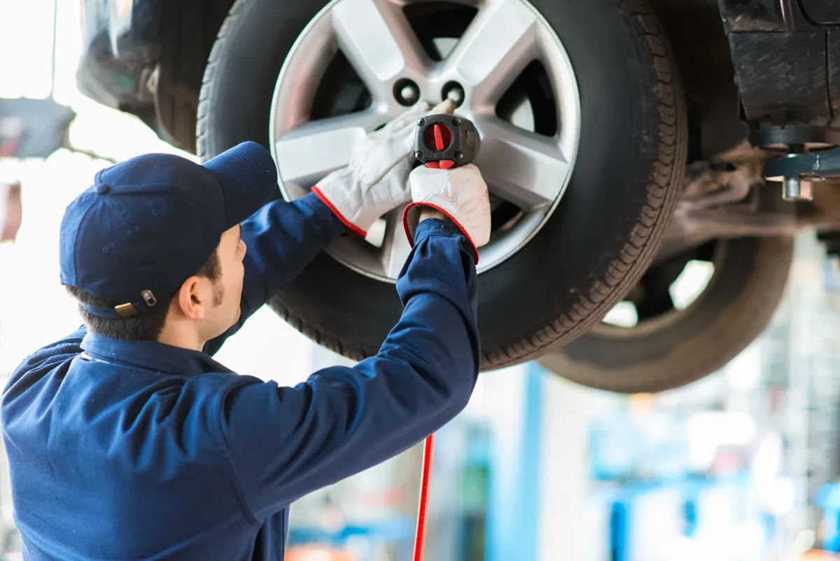 Kansas insurance agent explaining the difference between a car warranty and auto insurance