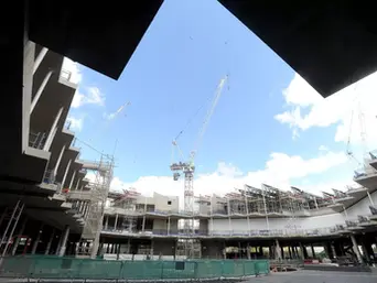 Efficient Building Protection with Weatherproof Construction Screens – A Case Study for MACE and Astra Zeneca