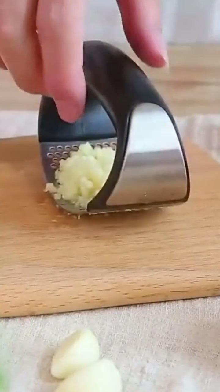 Thumbnail: Garlic press