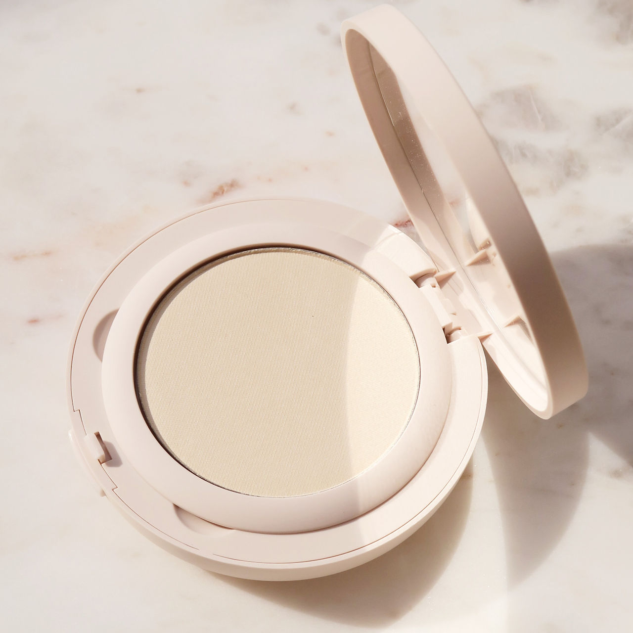Laura Mercier Ultra-Blur Pressed Powder Review