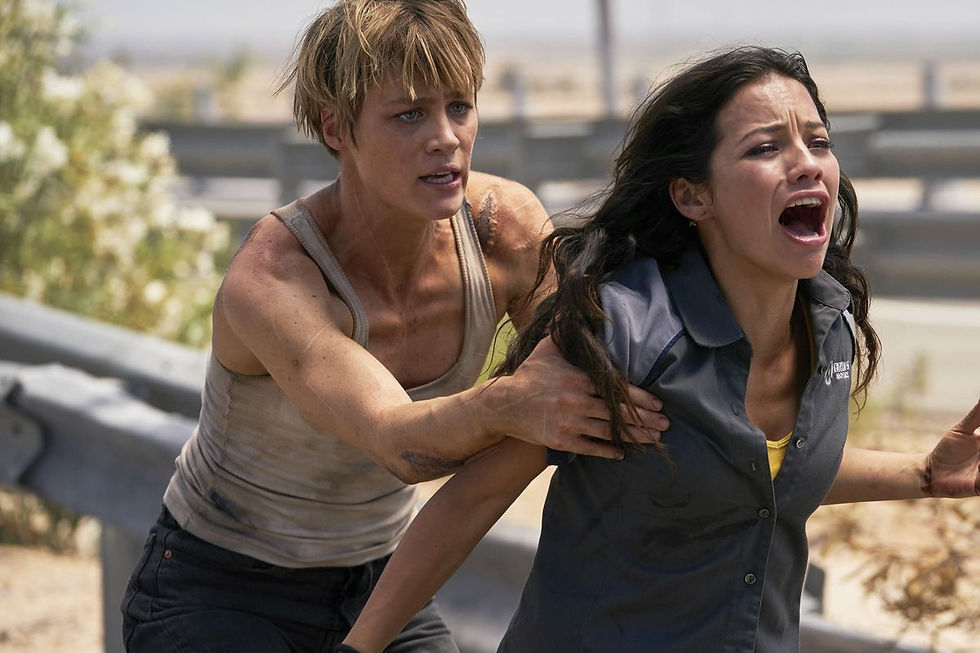 Grace (Mackenzie Davis) e Dani Ramos (Natalia Reyes) se esforçam, mas não convencem o público em tela (Imagem: Fox / Divulgação)