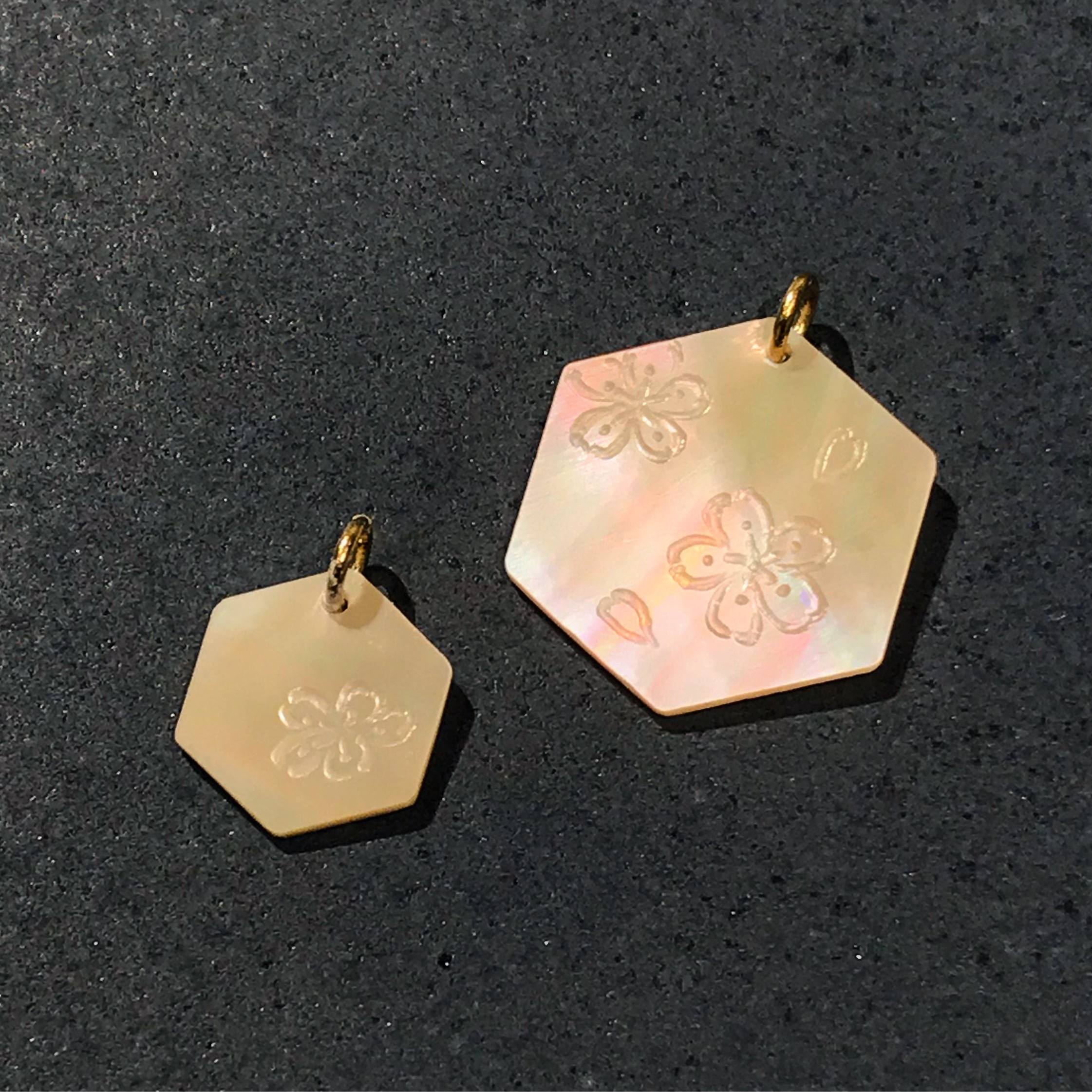 ペンダント drawing on shells