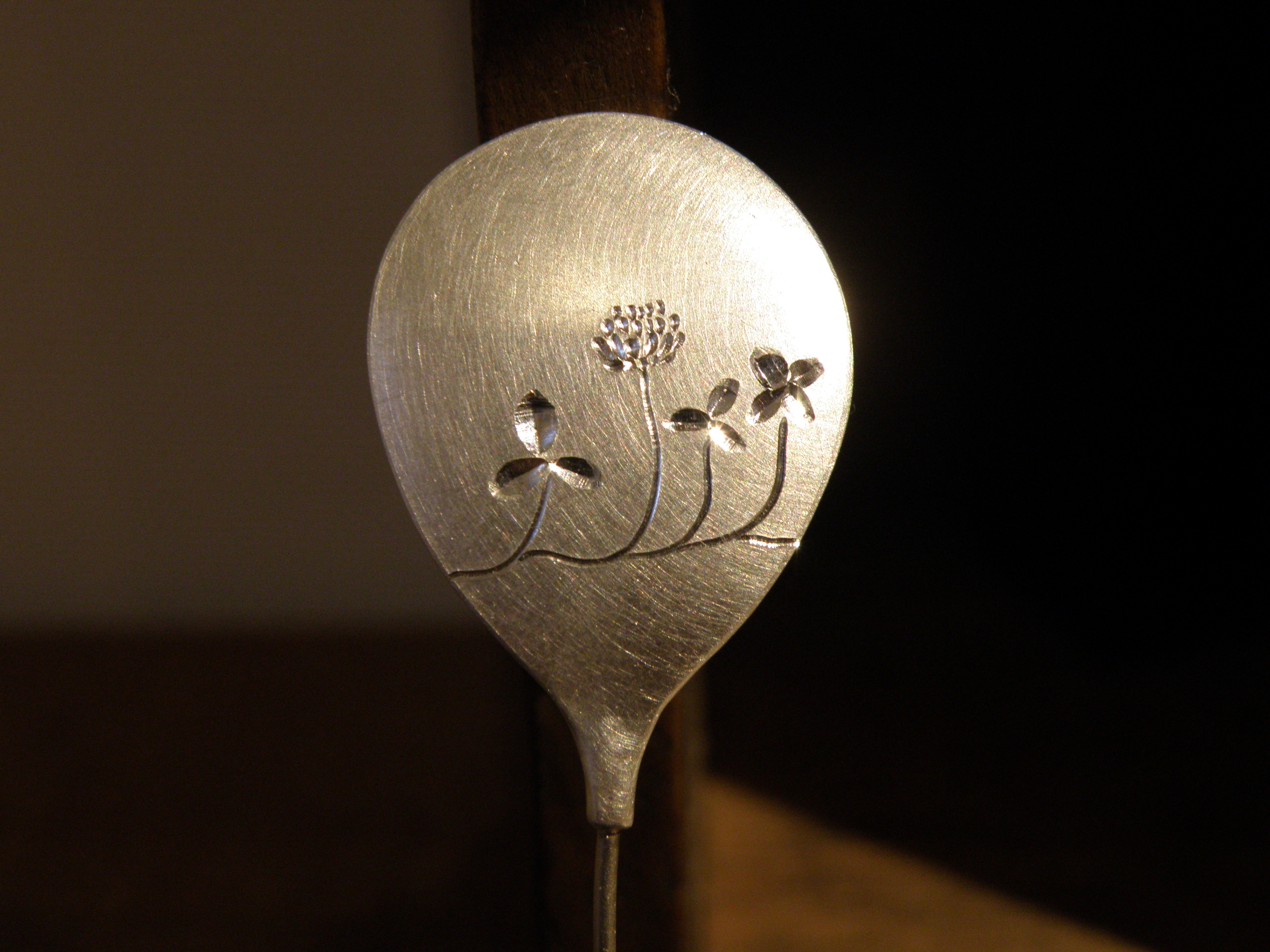 balloon pin broach-clover