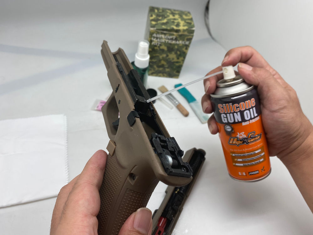 Why Airsoft and paintball gun need lubricants? ultraforceairsoft
