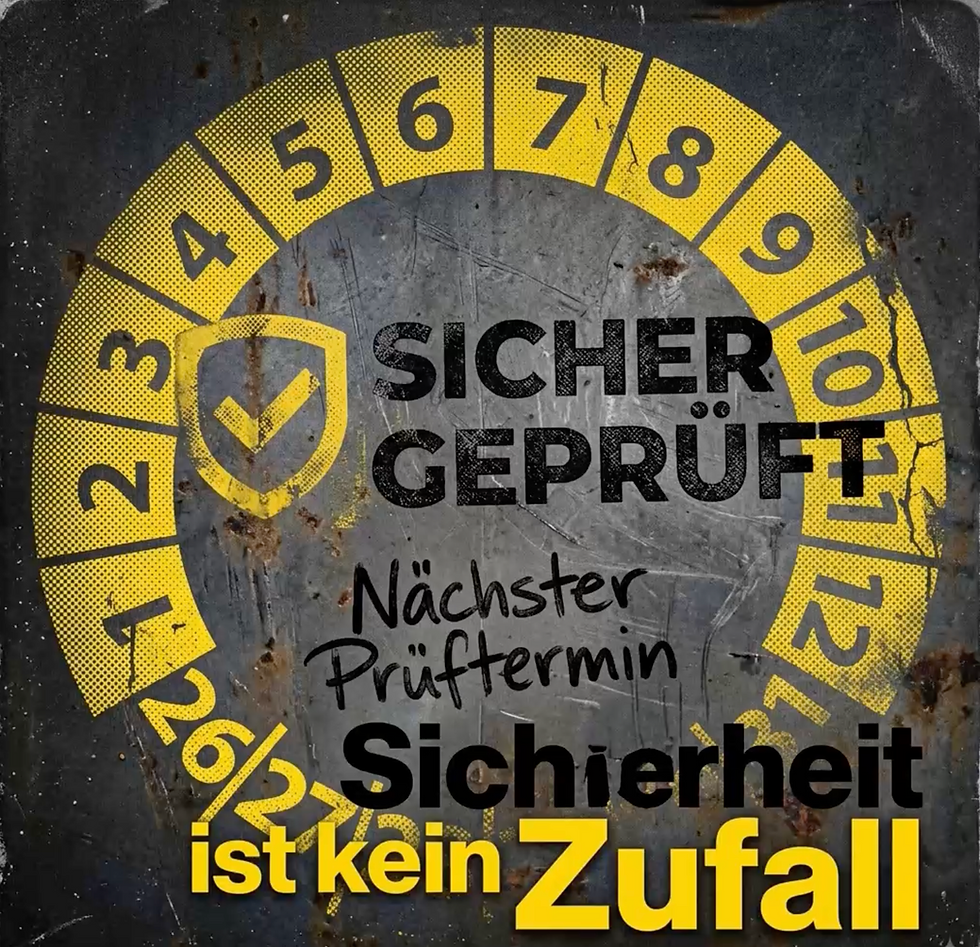 Nahaufnahme einer Sicherheitsbegehung in einem Lagerraum