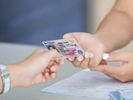 What If Your Name on Your ID Doesn't Match Your Document? A Guide for Illinois Signers