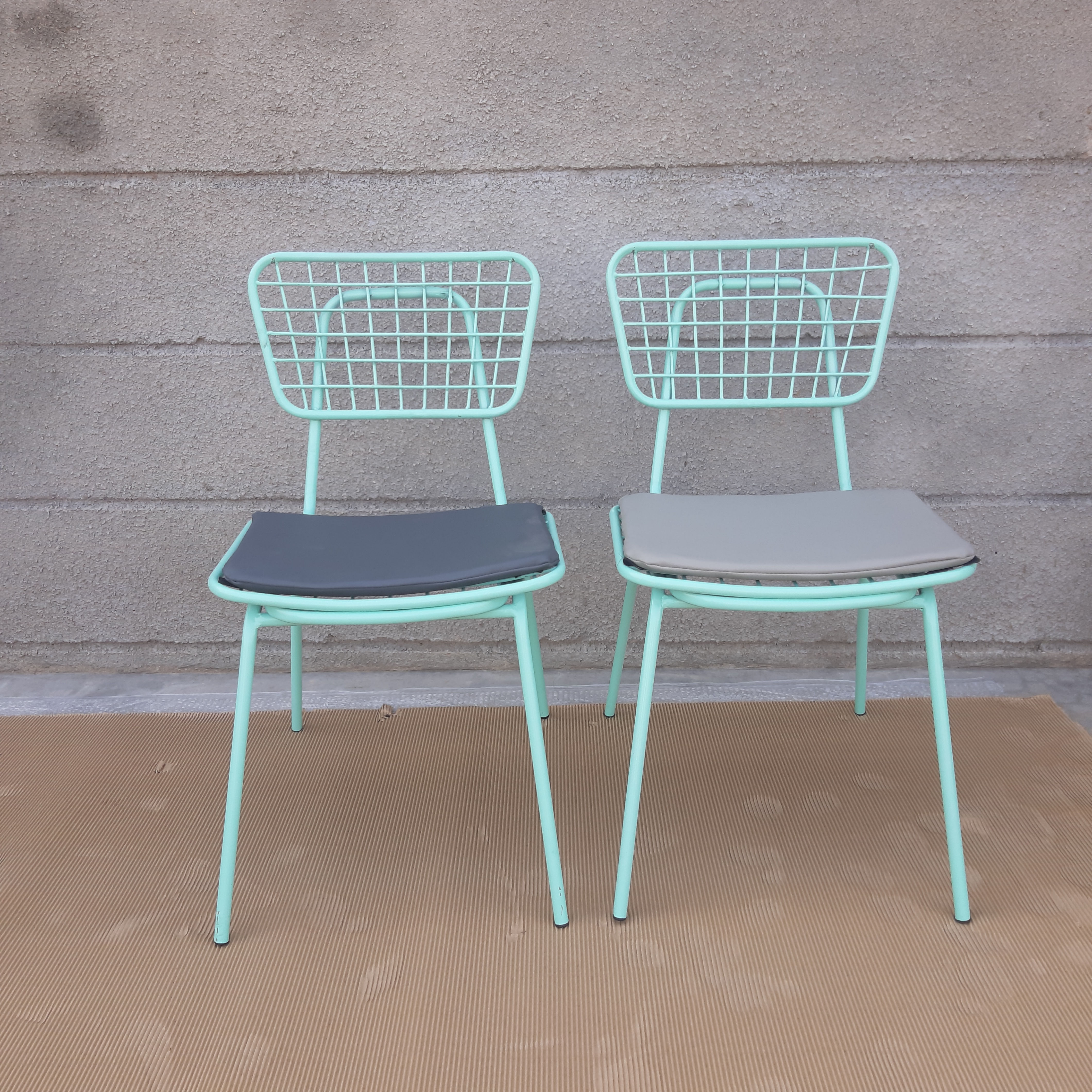 Iron wire chair with cushion