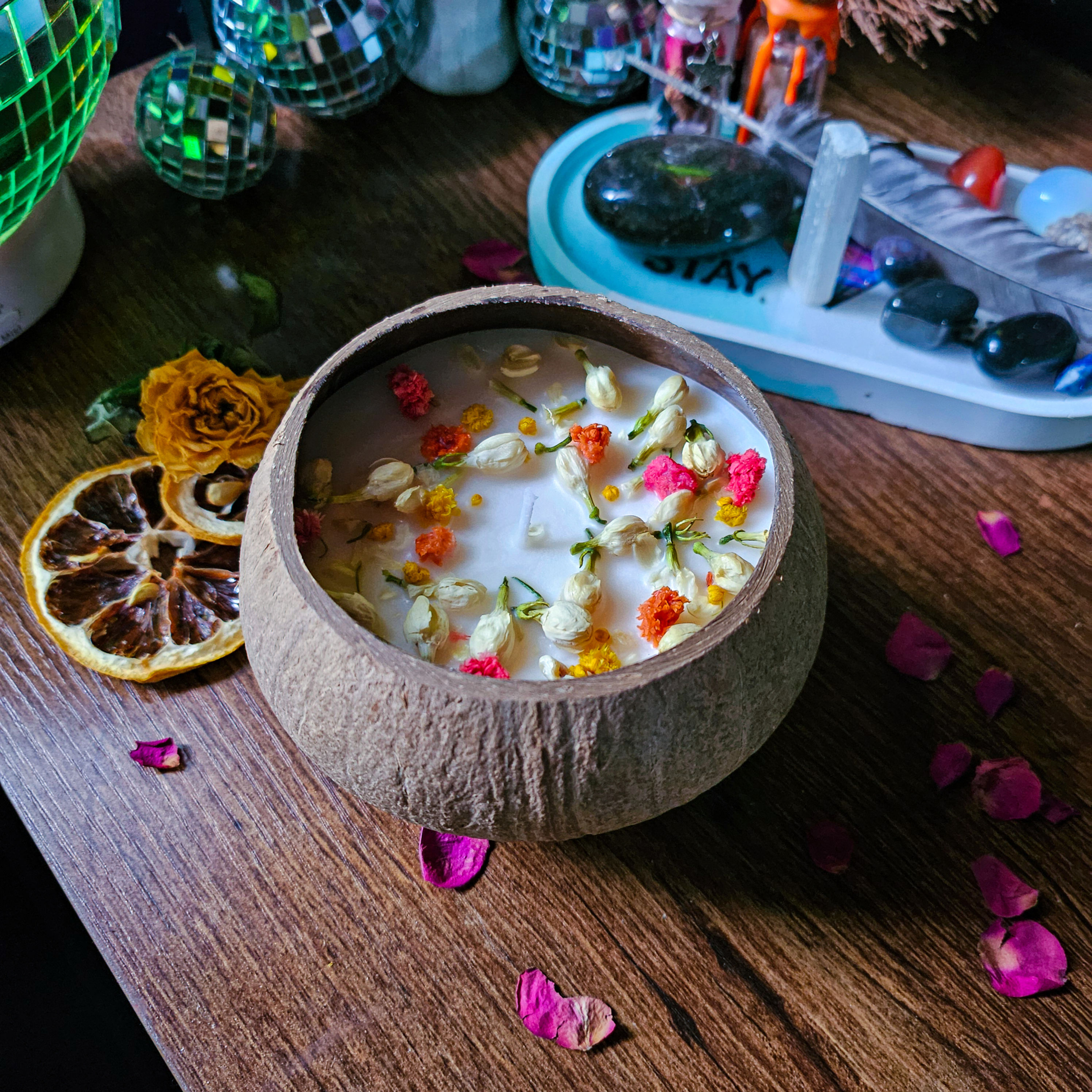 š„„š“ Coconut Shell Botanical Candle - Five