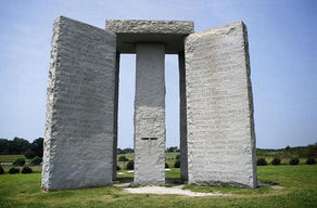 Georgia Guidestones: Jiwe la Siri, Ajenda ya Dunia, au Tafsiri Iliyopotoshwa?