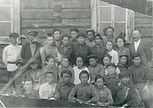 с.Намцы во 2-м ряду слева 6-й сидит Илья Винокуров(7класс) 1929 г..jpg