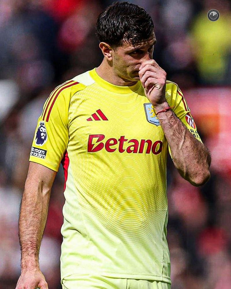 Tyrone Mings, Ross Barkley, Emiliano Martínez and Pau Torres remain sidelined. Mings will miss his 10th consecutive game and is not expected to return until the New Year. Barkley is likely out until February, whilst Martínez & Torres are pencilled in for pre-Christmas returns. Jadon Sancho is ineligible due to his loan terms.