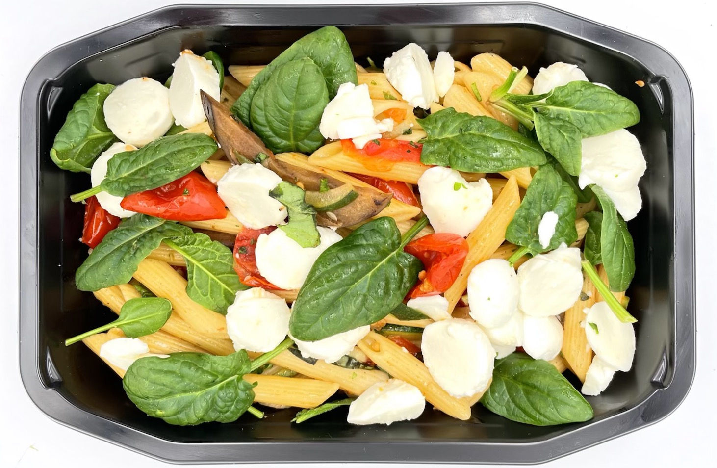 Penne con verdure arrostite e perle di mozzarella