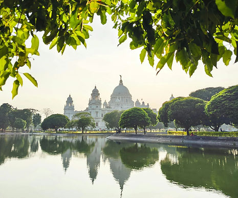 Lakeside view of the Victoria Memorial, Kolkata_edited.jpg