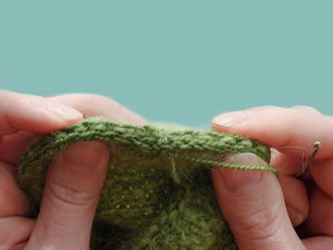 a close-up of the i-cord bind off where the seam meets
