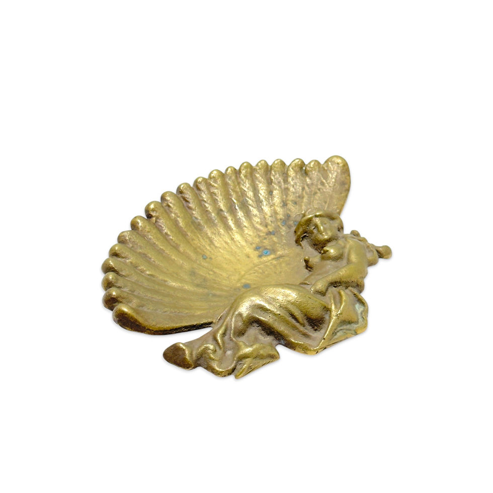 Miniatura: Antique Brass Shell Soap Dish with Reclining Female Figure