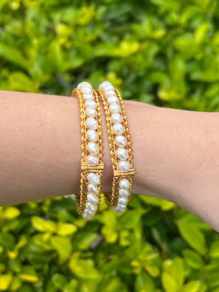 Thumbnail: 21ct Yellow Gold Pearl bangle