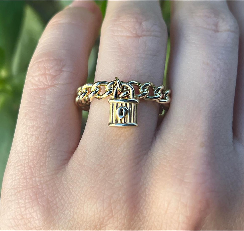 Thumbnail: 14ct Gold Curb Link Lock Ring 