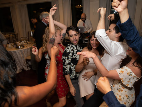 How to Transition Between Songs at a Wedding