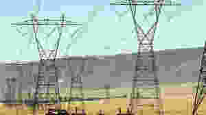 Power lines in the Antelope Valley. The electric power pricing structure will change soon for many Californians.(Al Seib / Los Angeles Times)