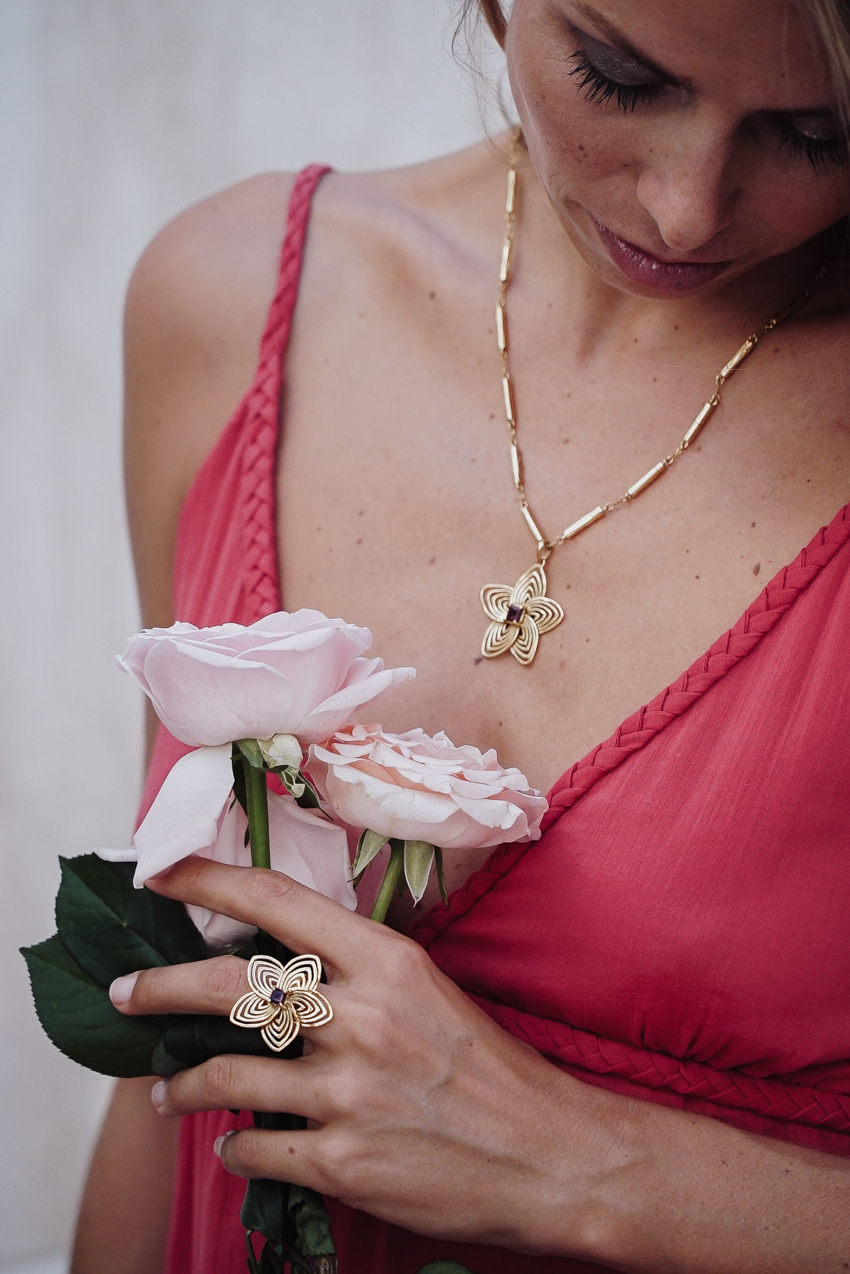 FRANGIPANI VENUS NECKLACE in gold