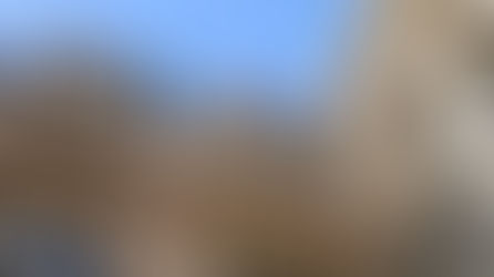 Nettoyage de façade à moyenne pression avec nacelle de grande hauteur, technicien Agilys Services