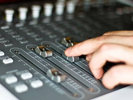 Peut-on présenter la même conférence à tout l’monde ?