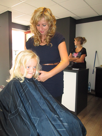 Kapsalon Shape & Style - Stichting Ramon scoort tegen kanker 1_edited.jpg